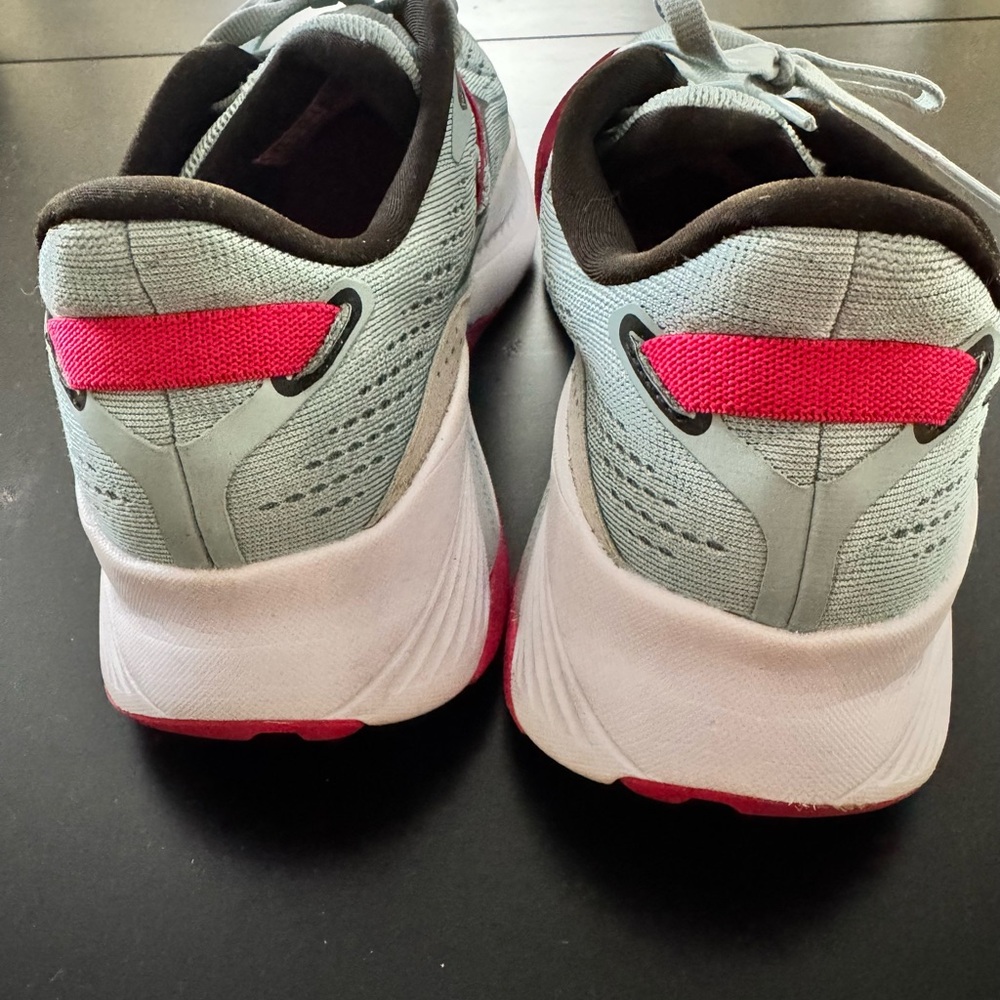 Saucony Women's Athletic Shoes in Gray and Pink - Picture 3 of 6